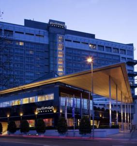Pullman Cologne hotel,
Cologne, Germany.
The photo picture quality can be
variable. We apologize if the
quality is of an unacceptable
level.