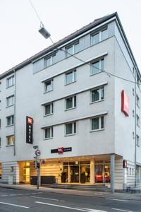 Ibis Centrum hotel,
Stuttgart, Germany.
The photo picture quality can be
variable. We apologize if the
quality is of an unacceptable
level.
