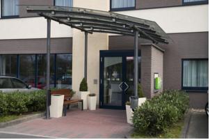 Holiday Inn Express Muelheim hotel,
Cologne, Germany.
The photo picture quality can be
variable. We apologize if the
quality is of an unacceptable
level.