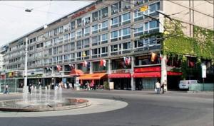 Continental hotel,
Lausanne, Switzerland.
The photo picture quality can be
variable. We apologize if the
quality is of an unacceptable
level.