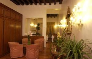 Locanda Canal hotel,
Venice, Italy.
The photo picture quality can be
variable. We apologize if the
quality is of an unacceptable
level.