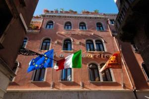 A La Commedia hotel,
Venice, Italy.
The photo picture quality can be
variable. We apologize if the
quality is of an unacceptable
level.