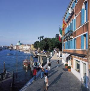 Santa Chiara & Residenza Parisi hotel,
Venice, Italy.
The photo picture quality can be
variable. We apologize if the
quality is of an unacceptable
level.
