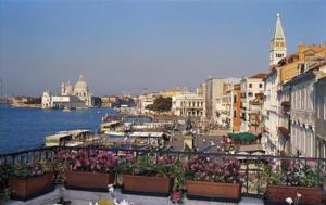 Locanda Vivaldi hotel,
Venice, Italy.
The photo picture quality can be
variable. We apologize if the
quality is of an unacceptable
level.