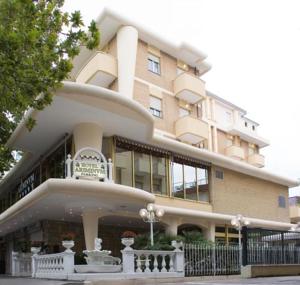 Ariminum hotel,
Rimini, Italy.
The photo picture quality can be
variable. We apologize if the
quality is of an unacceptable
level.